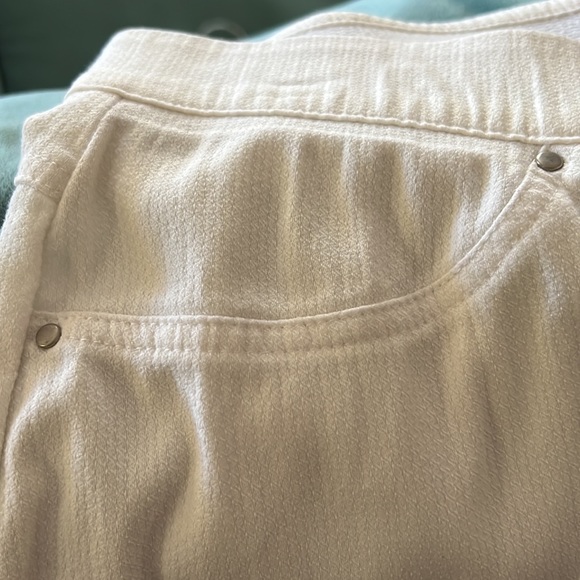 89th & Madison M White Pull-On Stretch Jeans - Picture 5 of 8